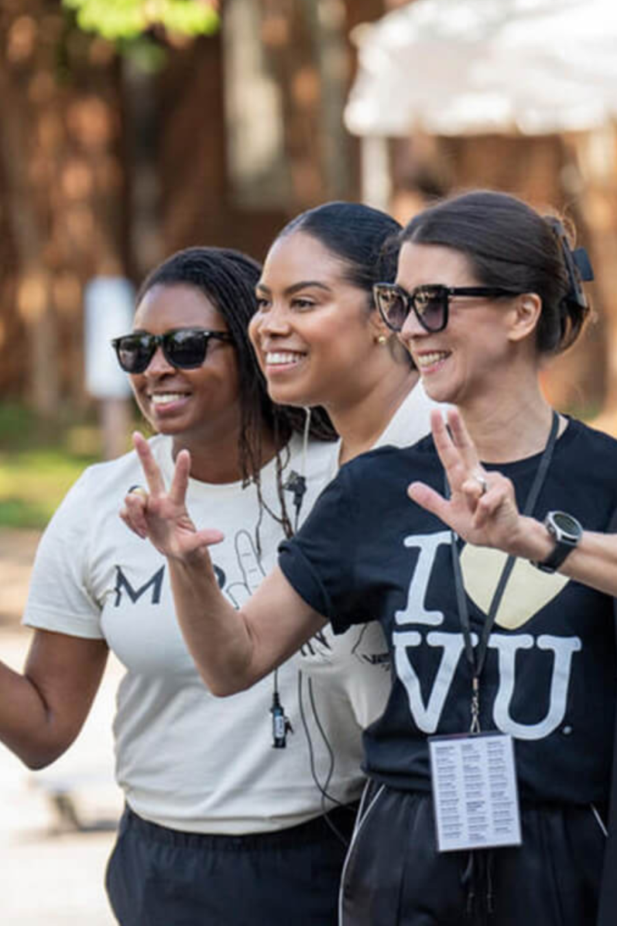 Staff welcome new students at Move-In